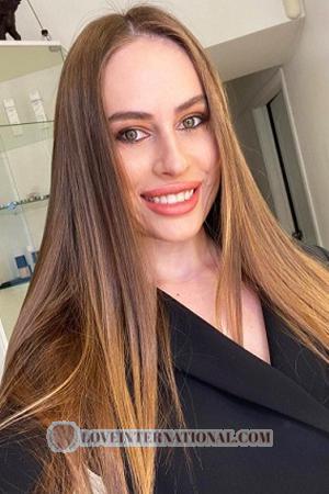 183673 - Elena Alter: 37 - Ukraine