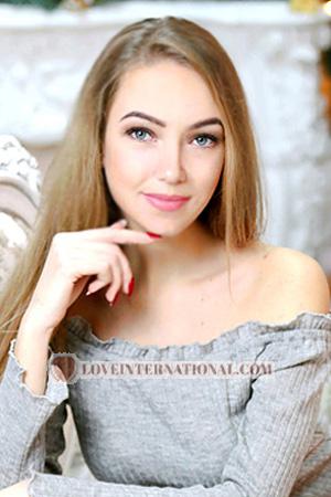 184852 - Alyona Alter: 27 - Ukraine