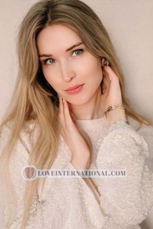 222933 - Evgeniya Alter: 30 - Ukraine