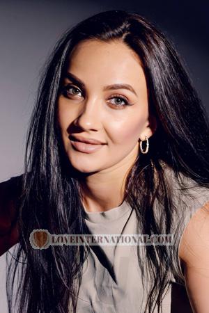 222941 - Iryna Alter: 38 - Ukraine