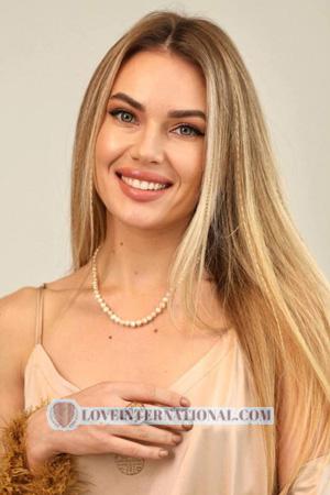 223013 - Angelina Alter: 30 - Ukraine