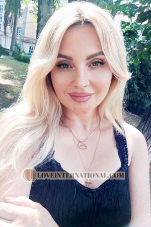 223177 - Lana Alter: 54 - Ukraine