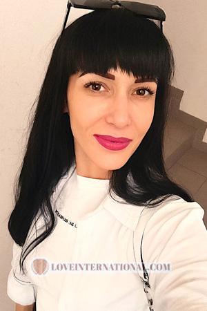 225500 - Yuliya Alter: 42 - Ukraine