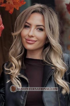 225765 - Yuliia Alter: 37 - Ukraine