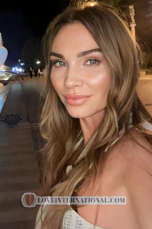 226527 - Khrystyna Alter: 47 - Ukraine