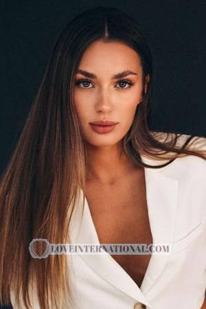 227550 - Taisiia Alter: 20 - Ukraine