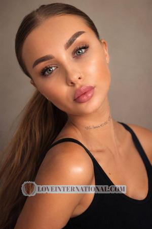 228334 - Lily Alter: 33 - Ukraine