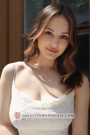 228556 - Anastasiia Alter: 19 - Ukraine
