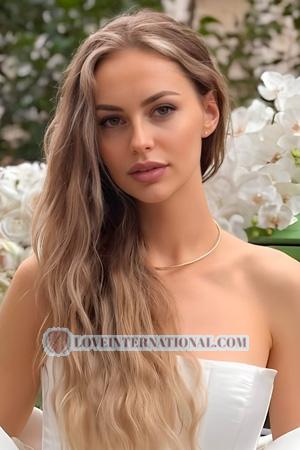 228673 - Nataliia Alter: 22 - Ukraine