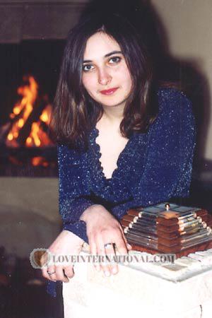 60146 - Kate Alter: 25 - Ukraine