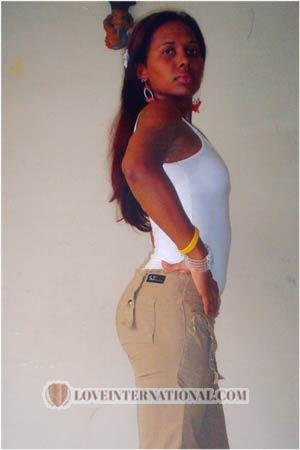 73537 - Yusney Alter: 32 - Kolumbien