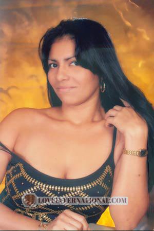 78478 - Mirella del Carmen Alter: 33 - Kolumbien