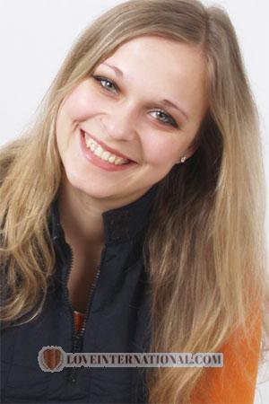 86013 - Julia Alter: 24 - Ukraine