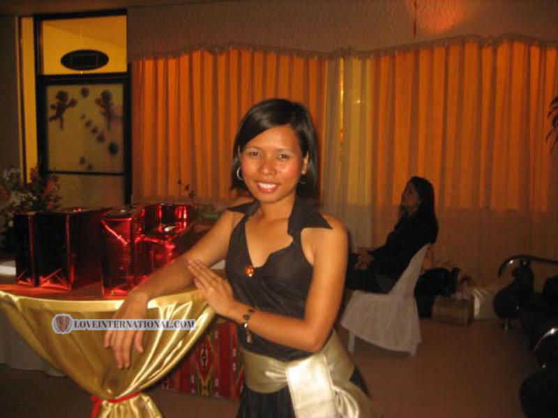 Philippine-Women-8632-1